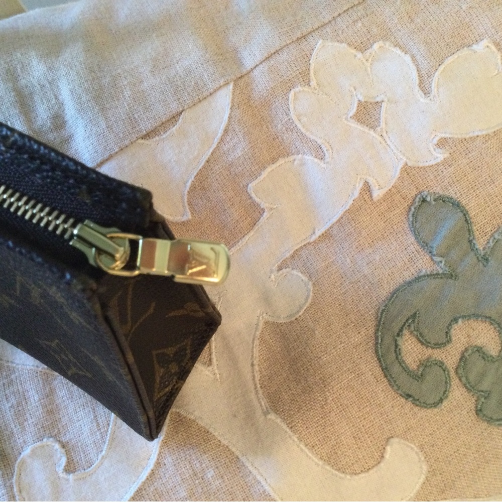 Louis Vuitton toiletry 15 - Picture 7 of 14
